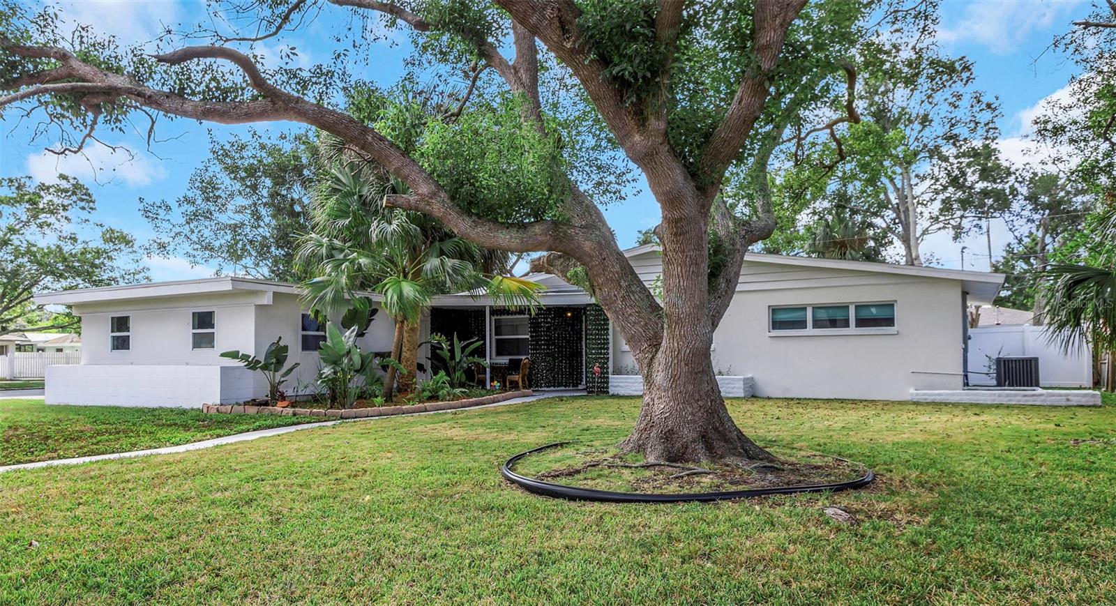 Image 3 of 57 For 1057 Calumet Street