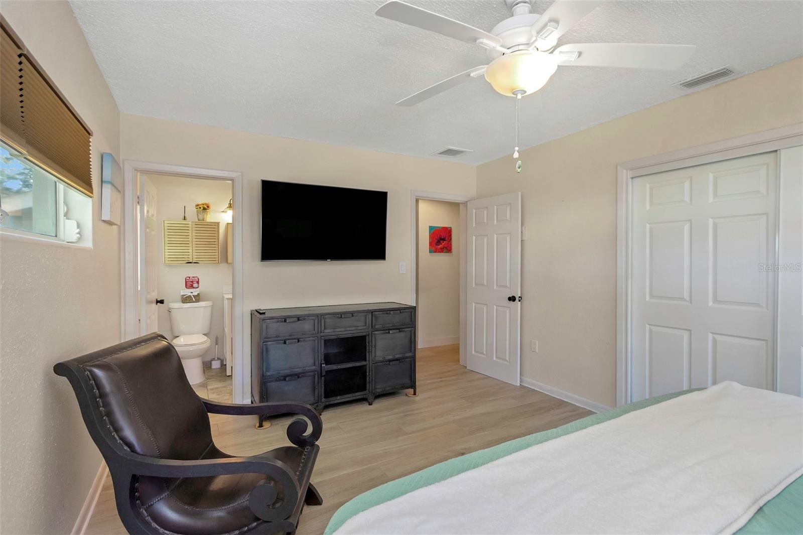 Image 32 of 57 For 1057 Calumet Street