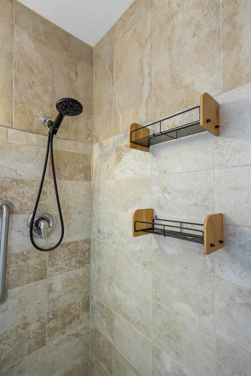 Image 36 of 57 For 1057 Calumet Street