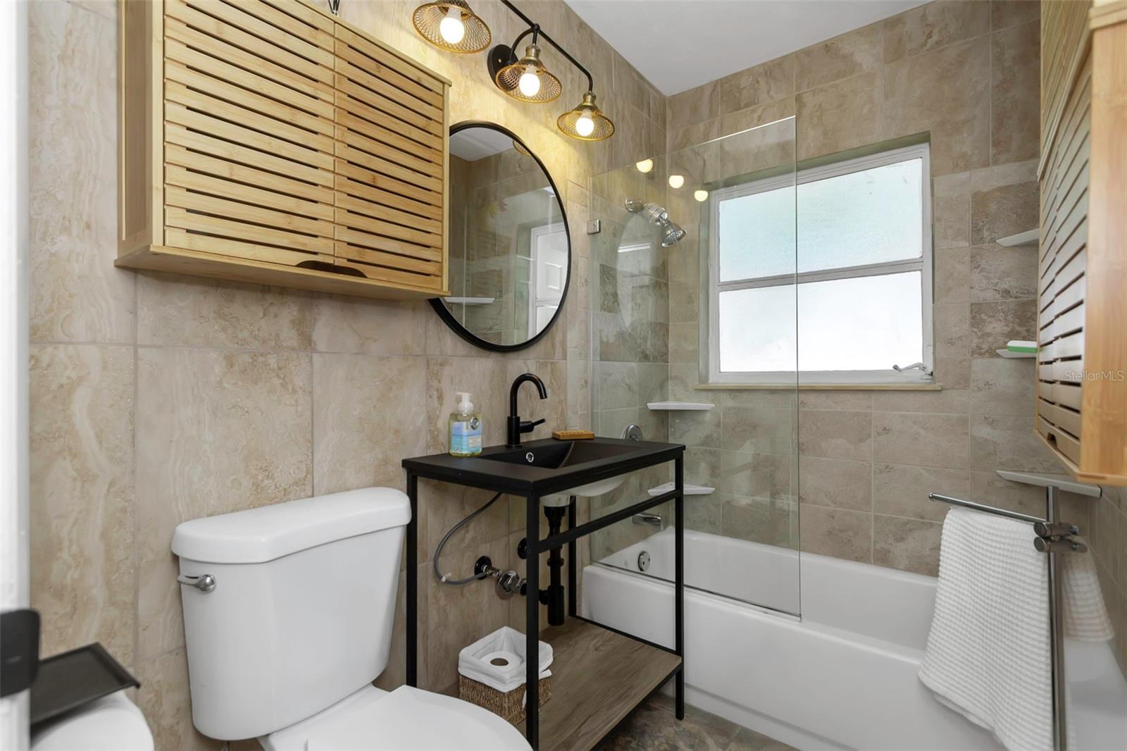 Image 40 of 57 For 1057 Calumet Street