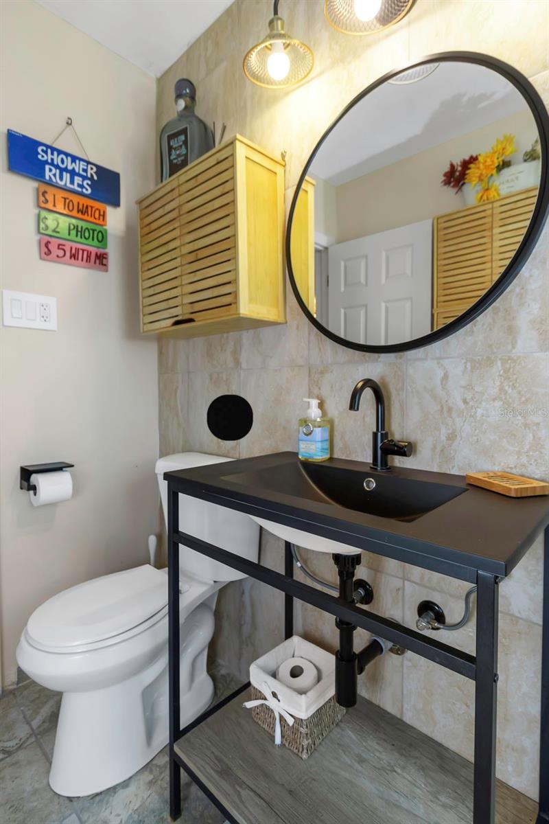 Image 41 of 57 For 1057 Calumet Street