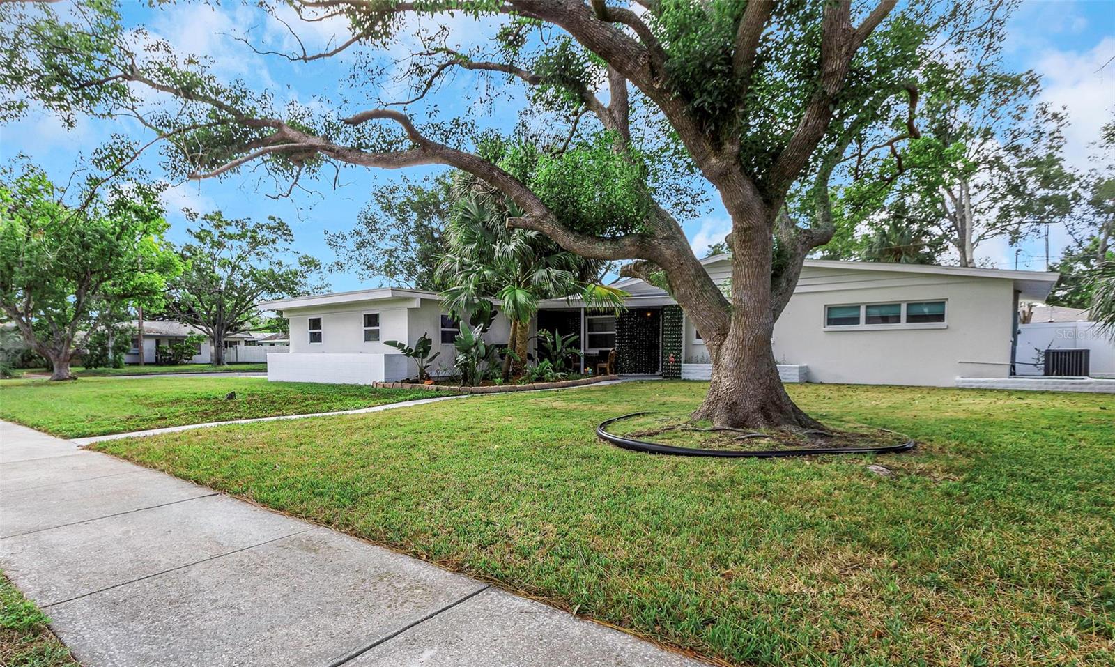 Image 5 of 57 For 1057 Calumet Street