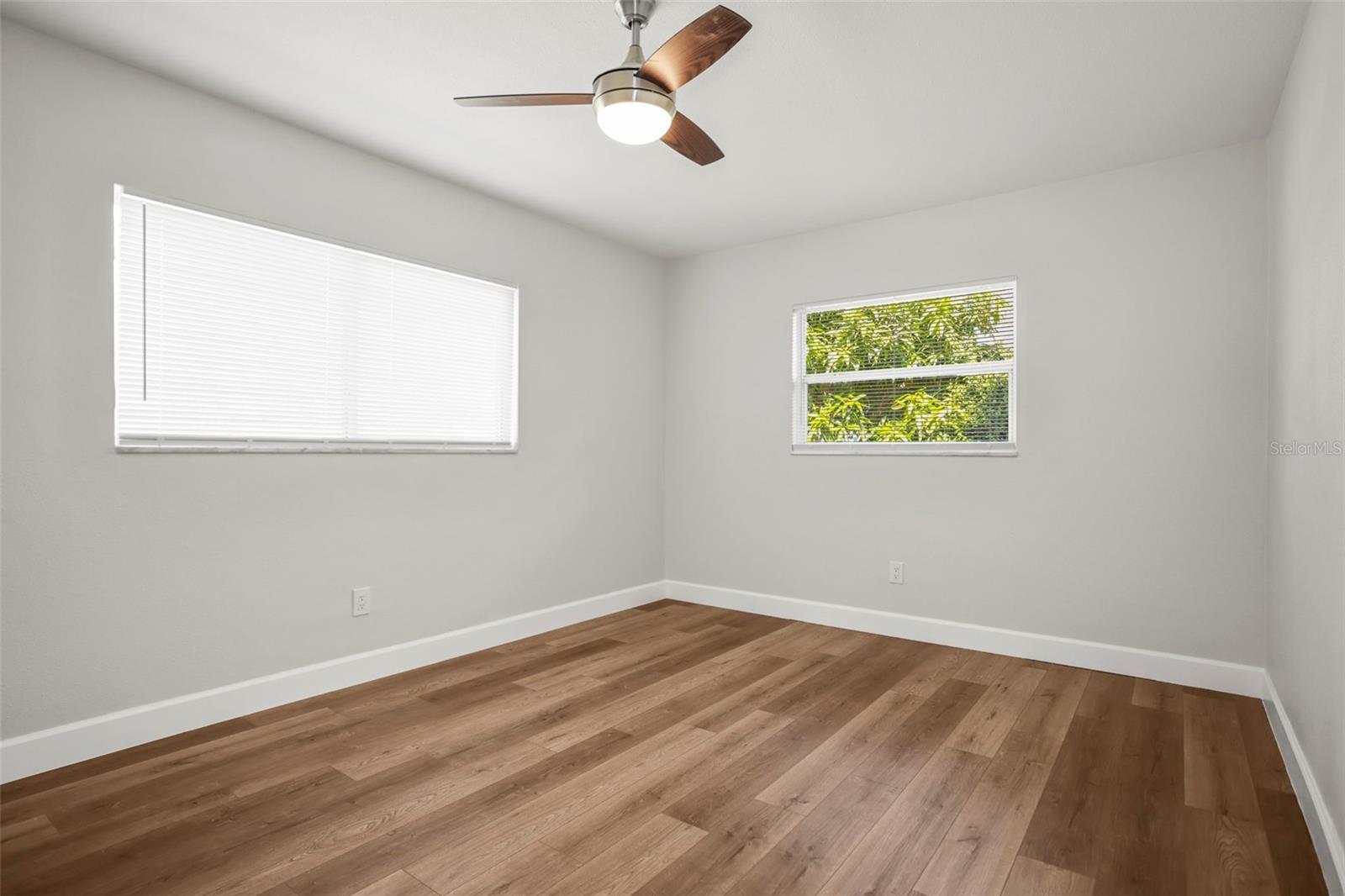 Image 27 of 39 For 1471 Gladys Circle