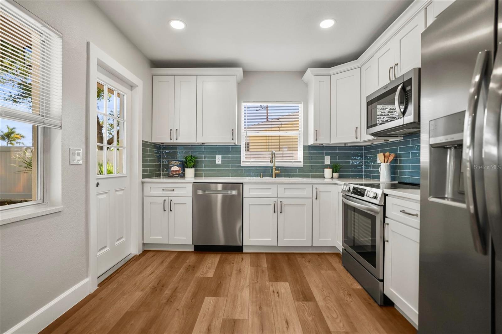 Image 3 of 39 For 1471 Gladys Circle