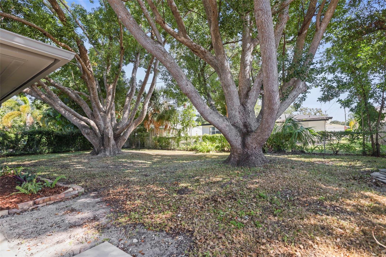 Image 33 of 39 For 1471 Gladys Circle