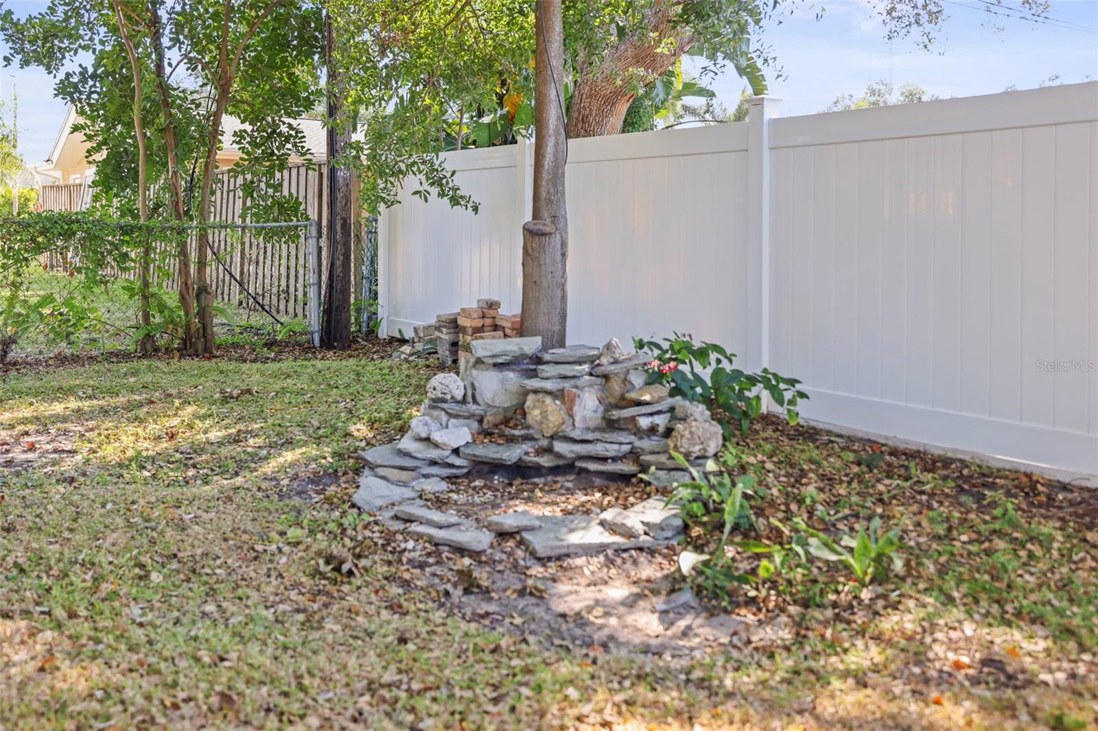 Image 35 of 39 For 1471 Gladys Circle