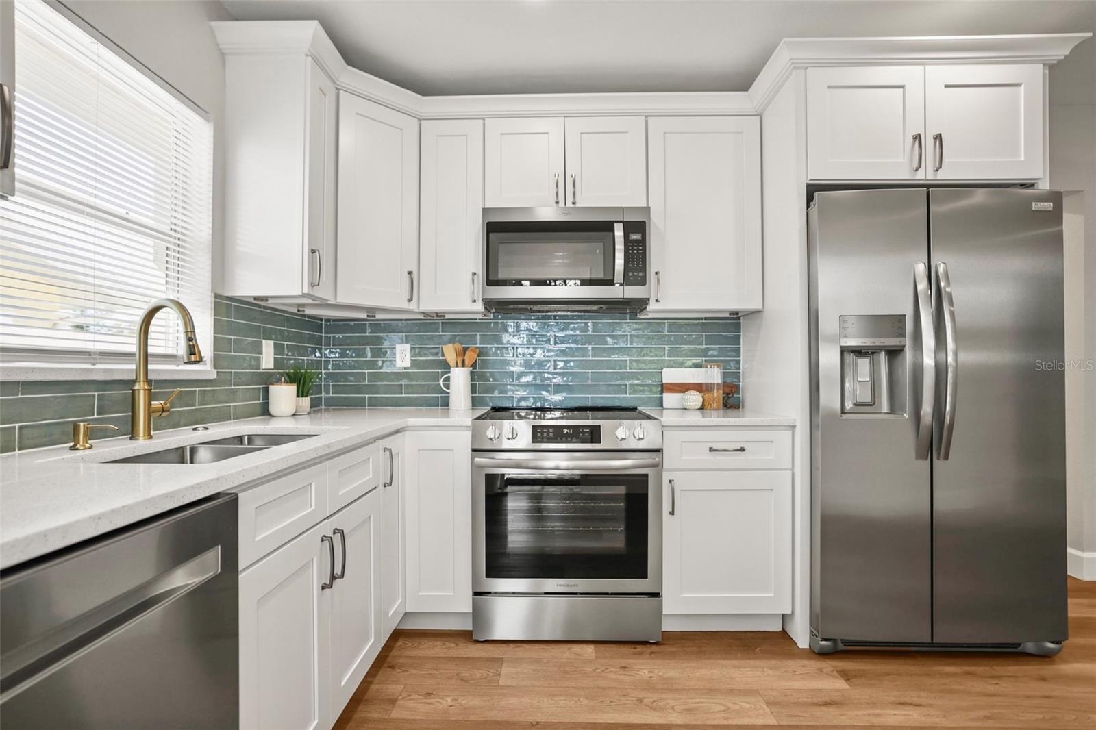 Image 4 of 39 For 1471 Gladys Circle