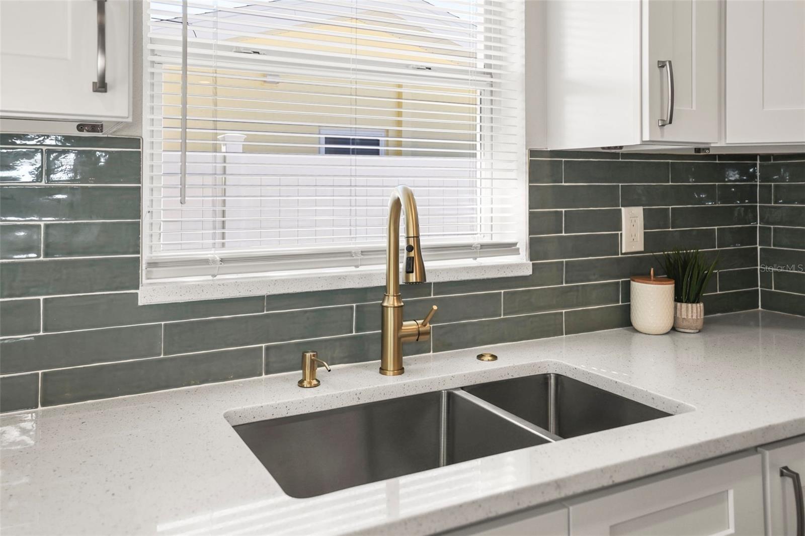 Image 7 of 39 For 1471 Gladys Circle