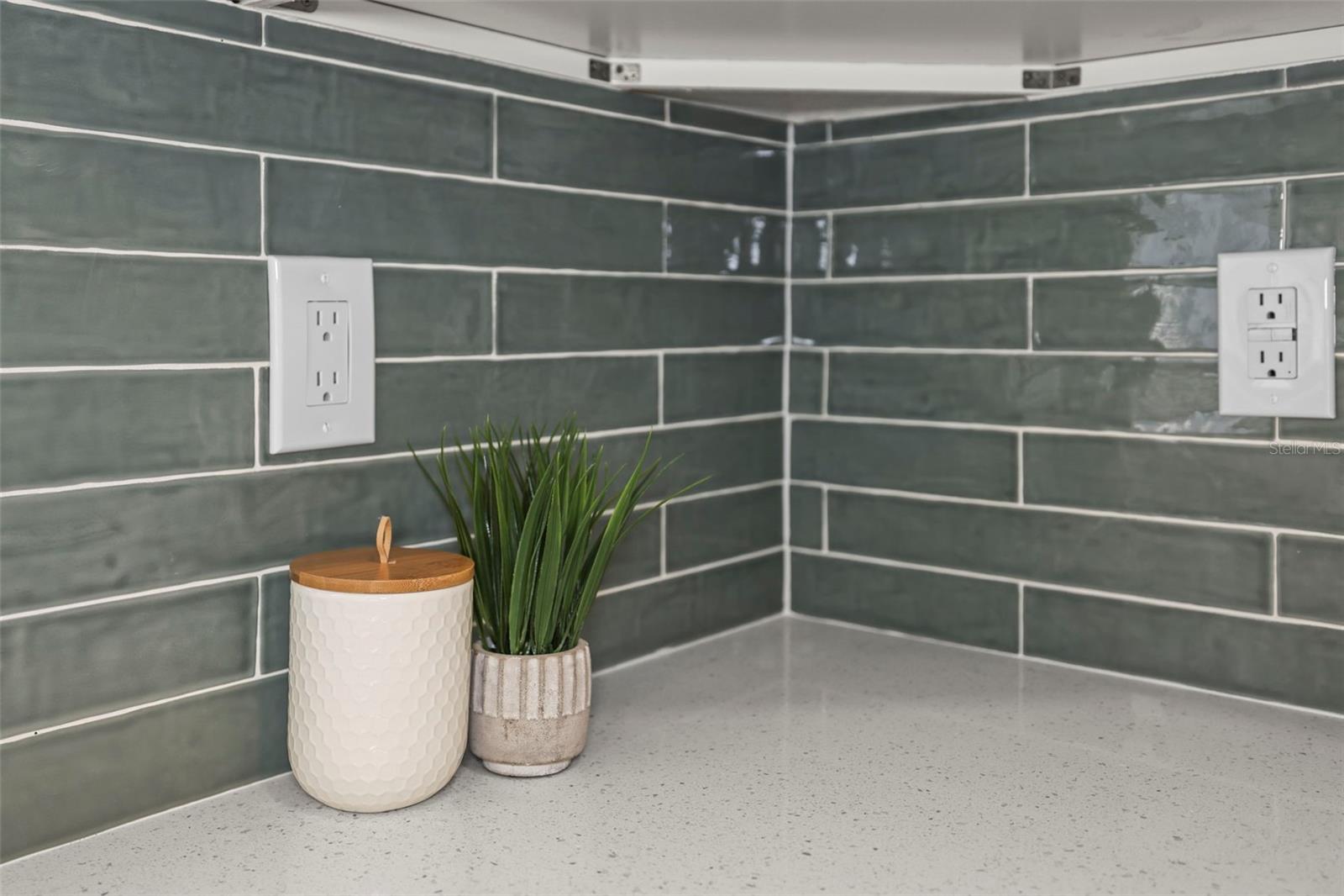 Image 8 of 39 For 1471 Gladys Circle