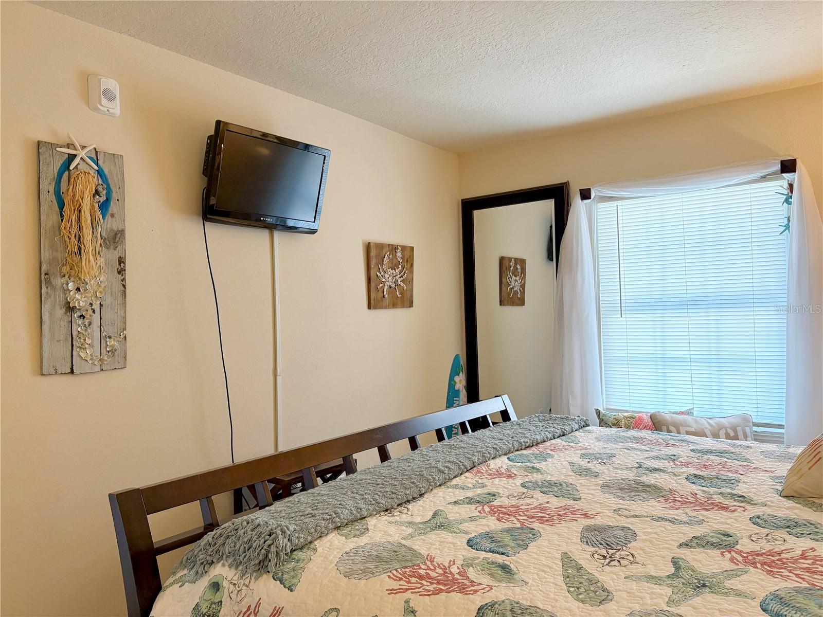 Image 15 of 42 For 5184 Beach Drive Se D