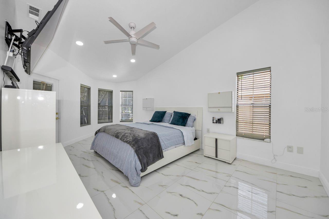 Image 17 of 46 For 5451 Tropic Drive