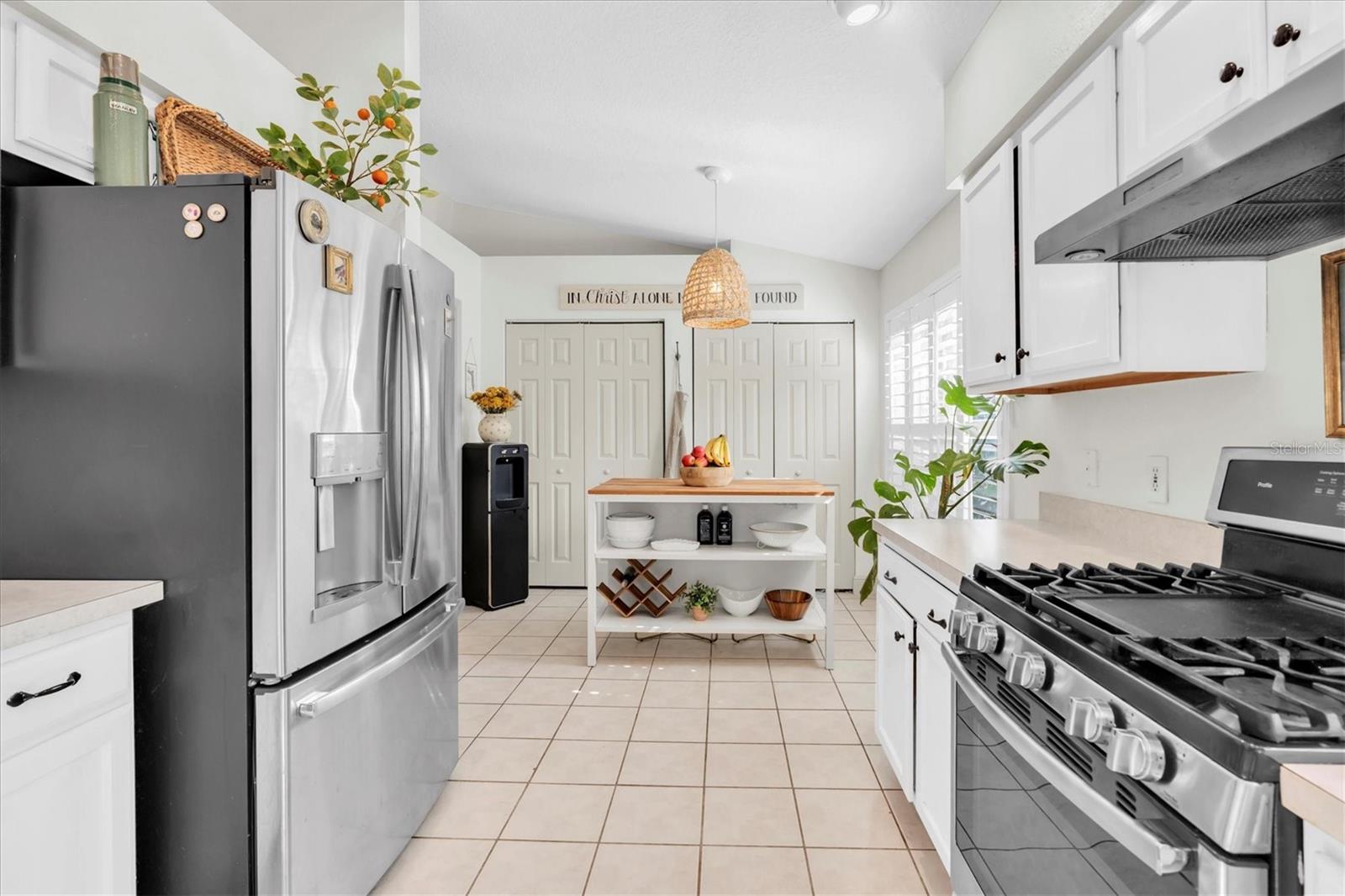 Listing photo id 11 for 27610 Sky Lake Circle