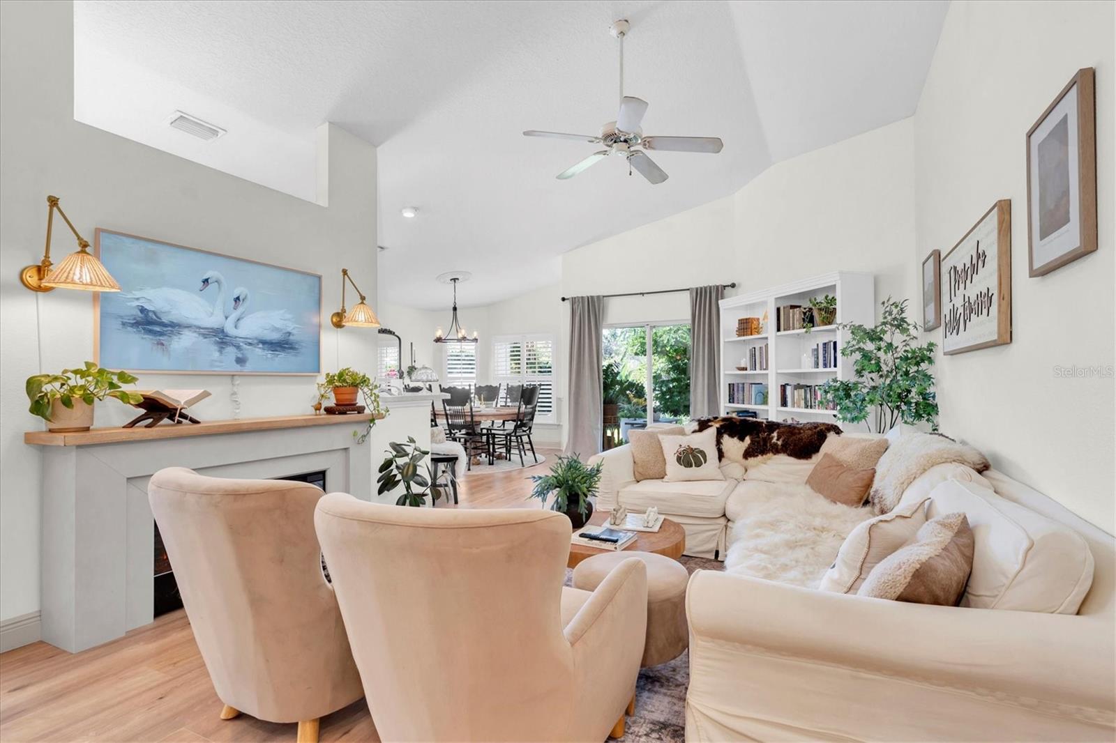 Listing photo id 13 for 27610 Sky Lake Circle