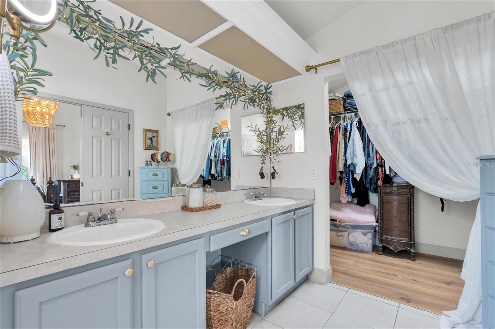 Listing photo id 16 for 27610 Sky Lake Circle