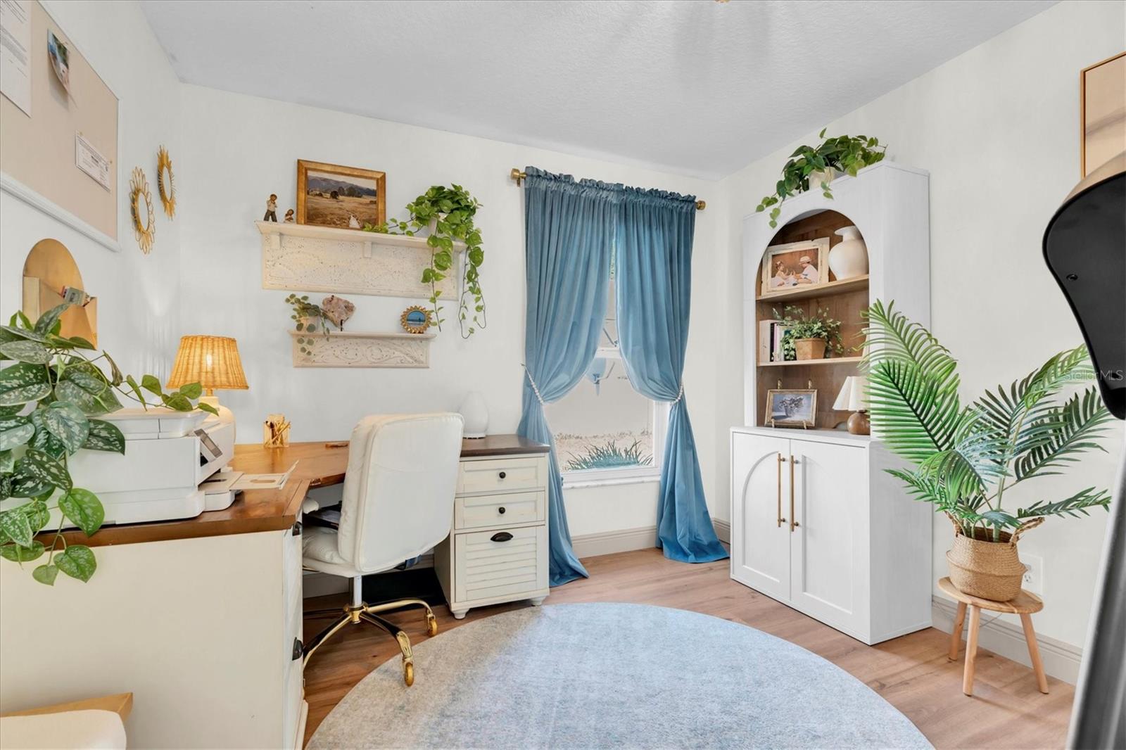 Listing photo id 25 for 27610 Sky Lake Circle