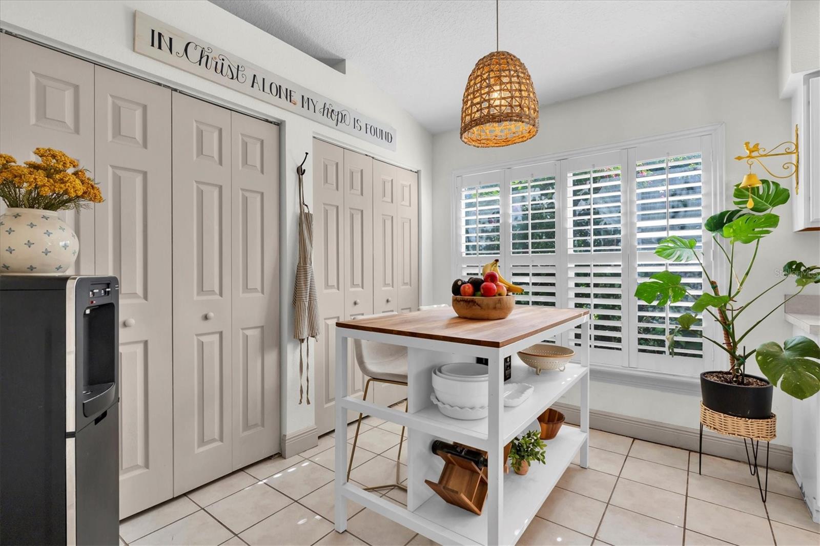 Listing photo id 3 for 27610 Sky Lake Circle