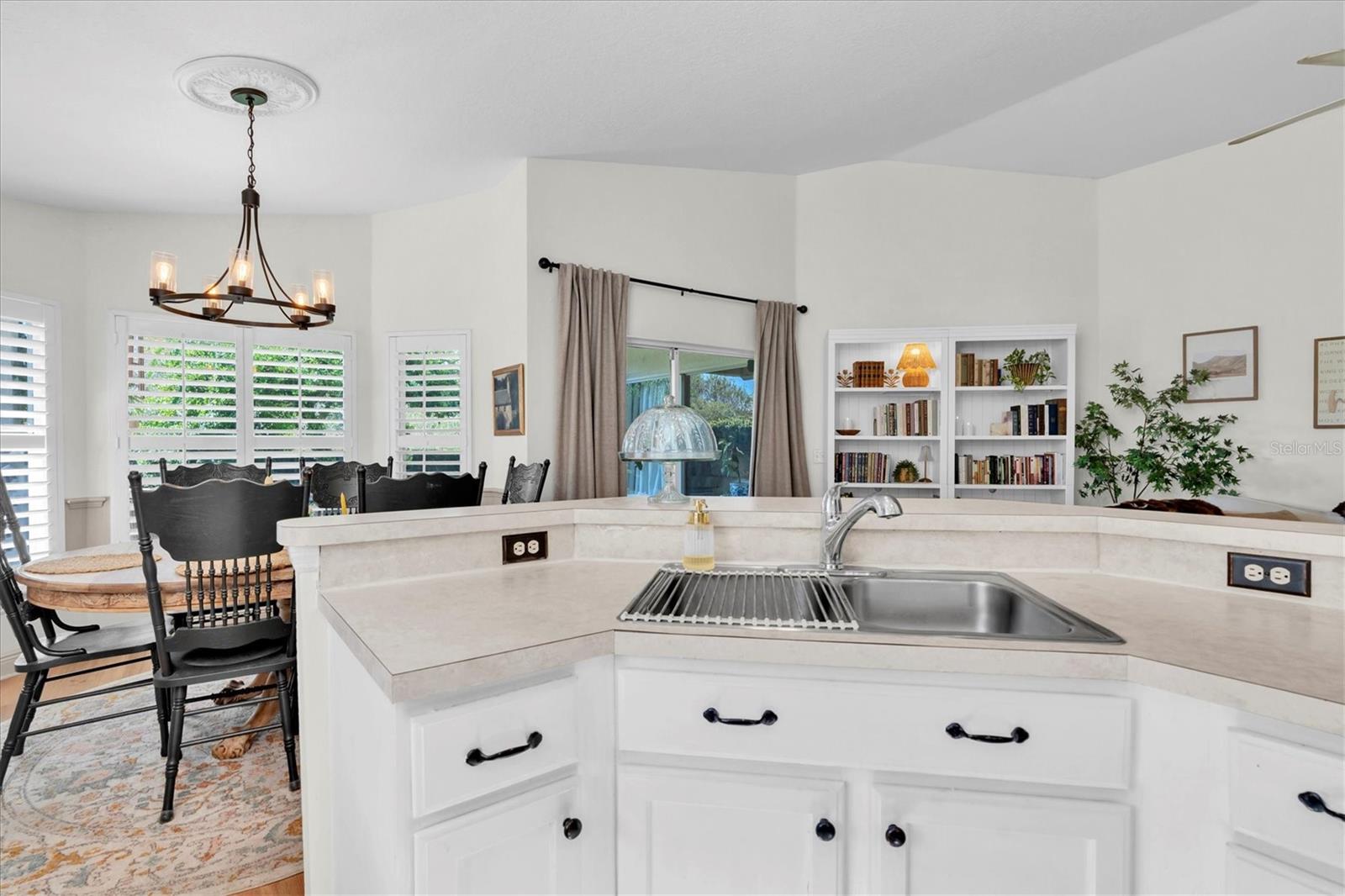 Listing photo id 4 for 27610 Sky Lake Circle