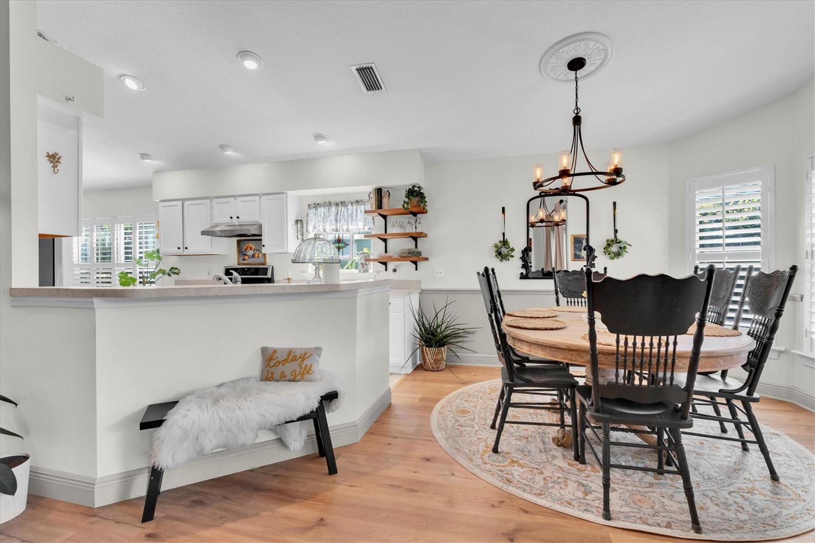 Listing photo id 5 for 27610 Sky Lake Circle