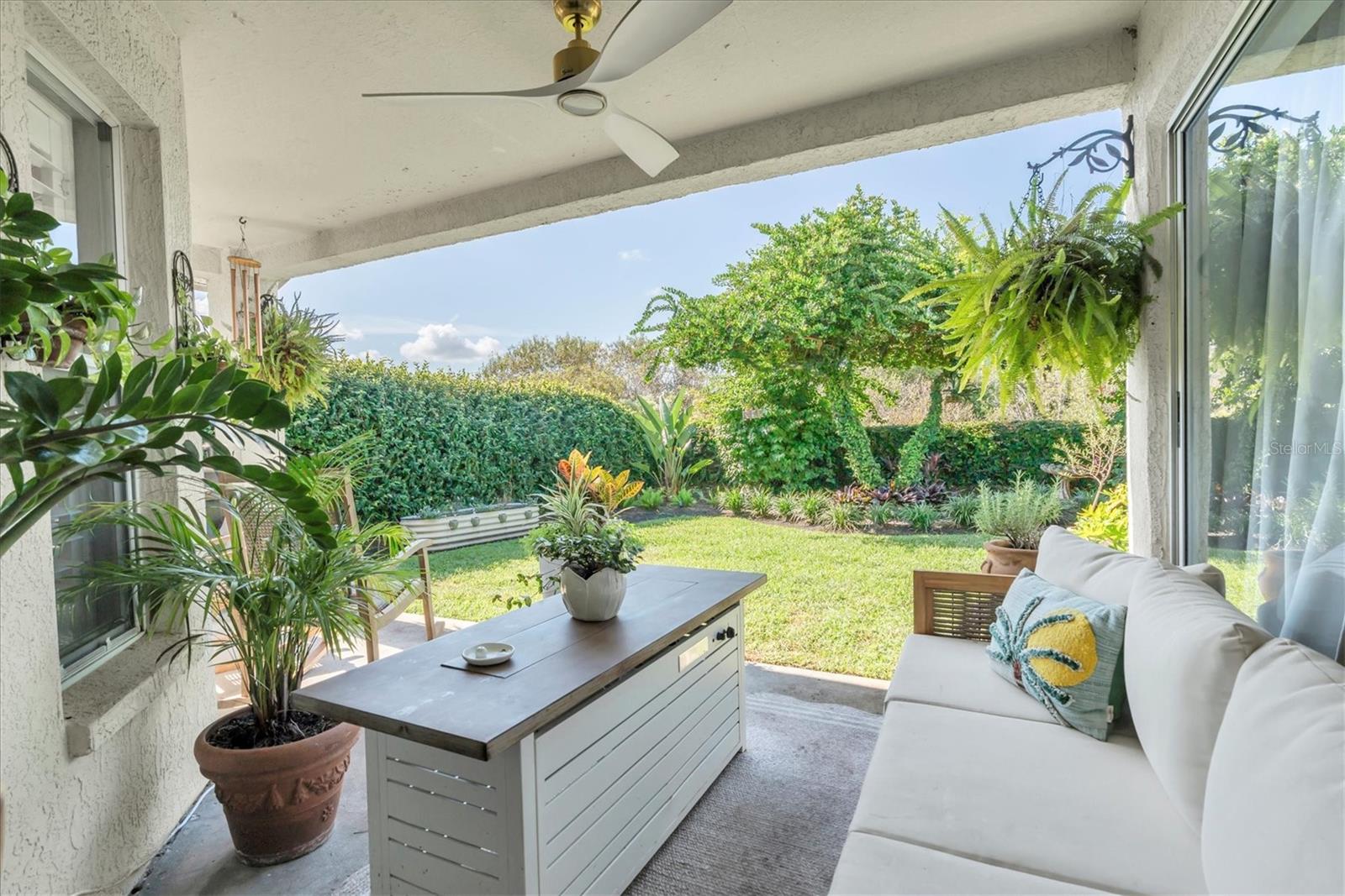 Listing photo id 6 for 27610 Sky Lake Circle