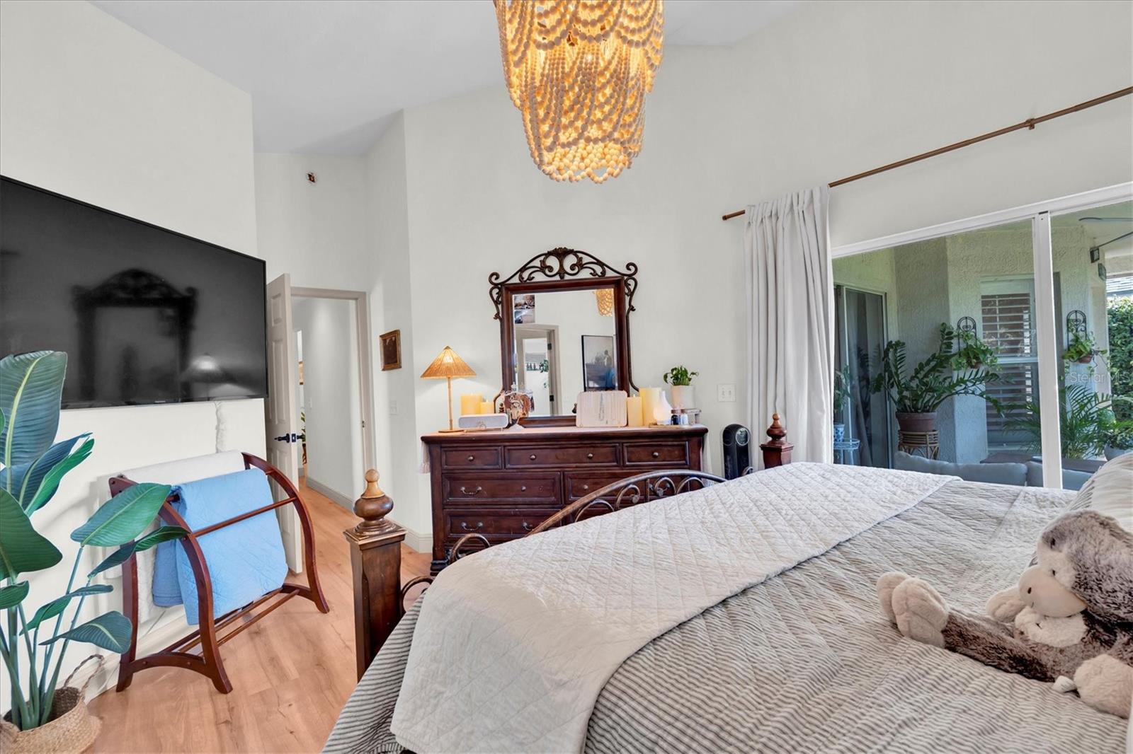 Listing photo id 7 for 27610 Sky Lake Circle