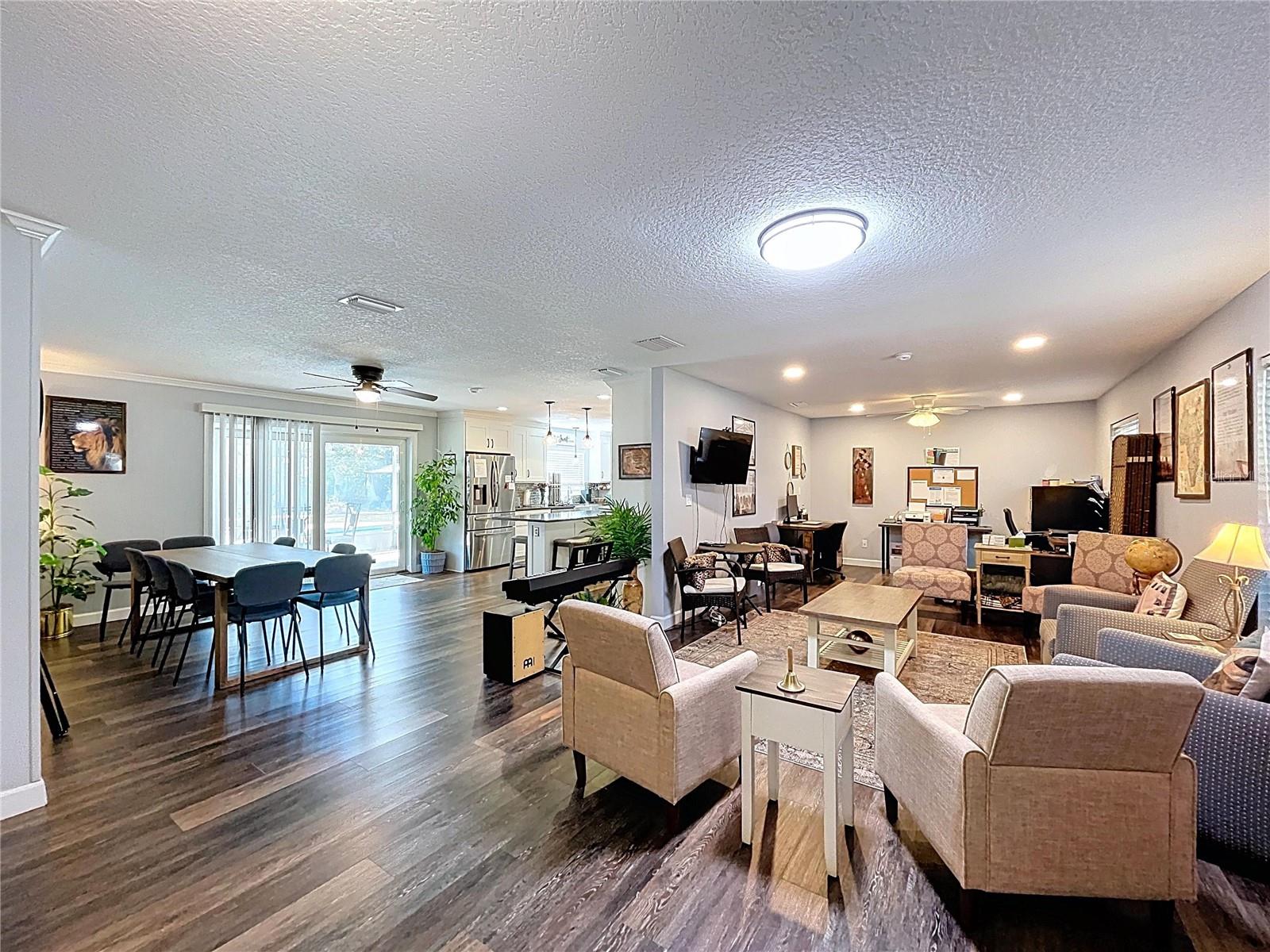 Image 10 of 54 For 611 Greenbriar Drive