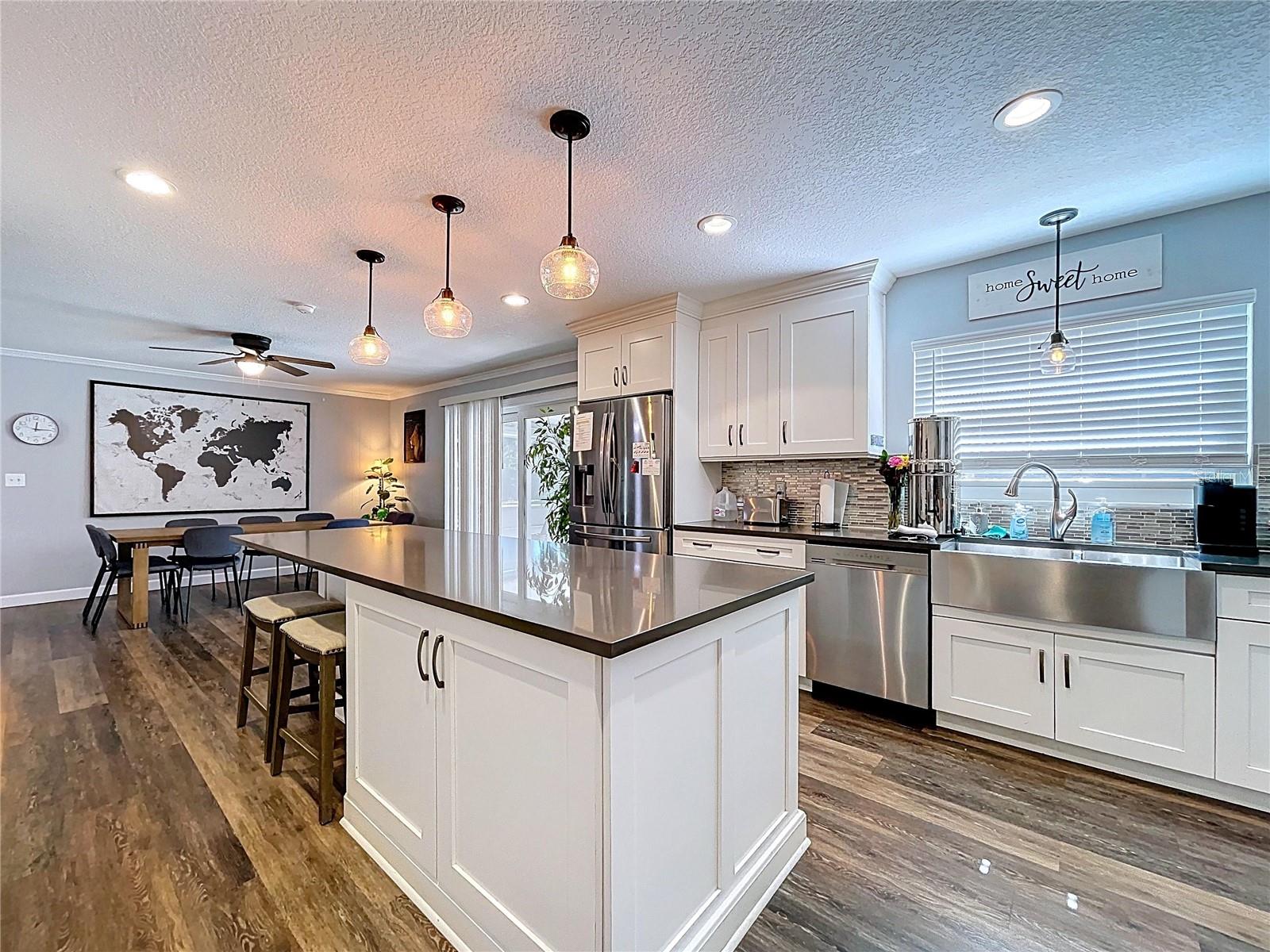 Image 24 of 54 For 611 Greenbriar Drive