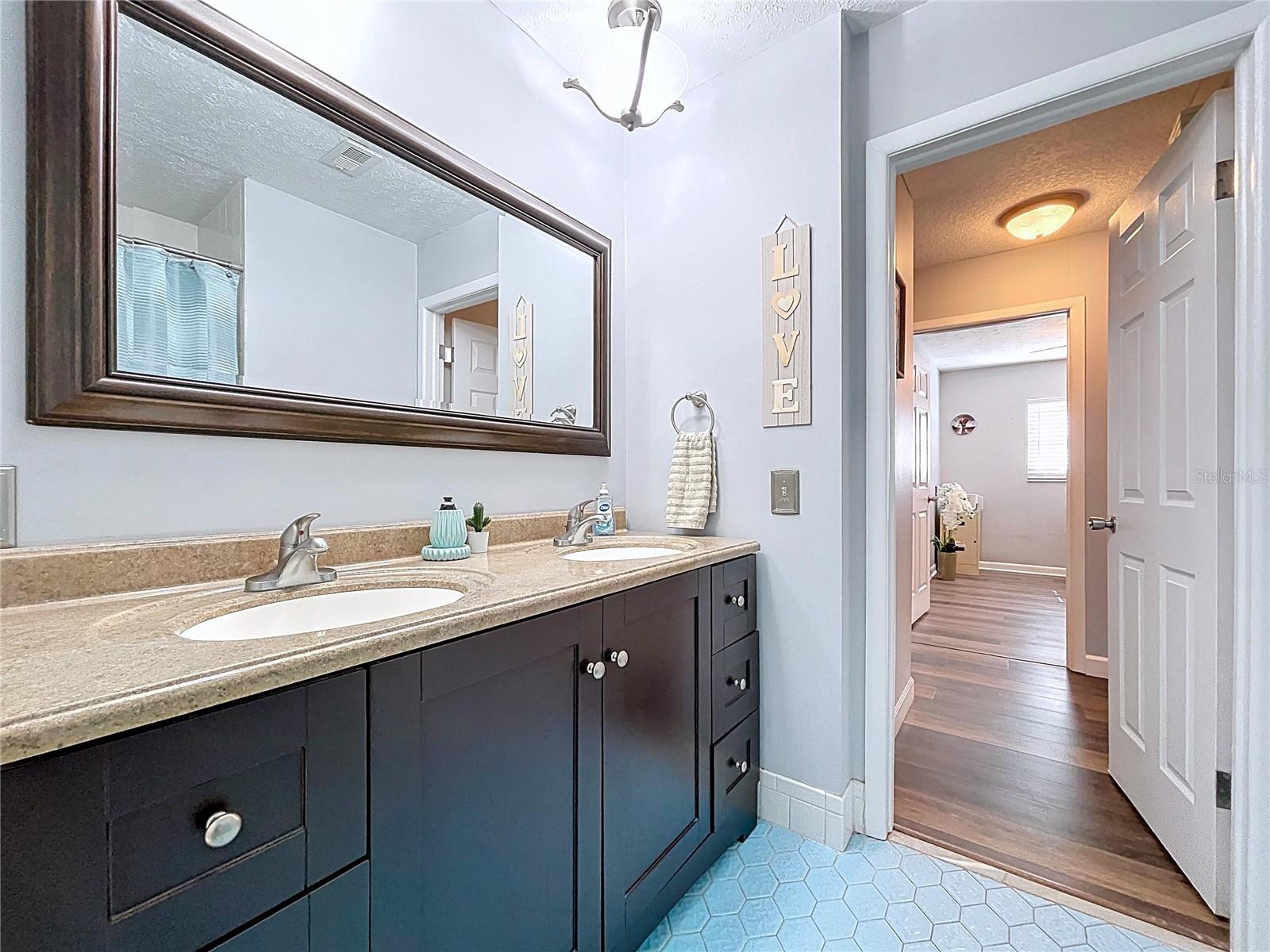 Image 25 of 54 For 611 Greenbriar Drive