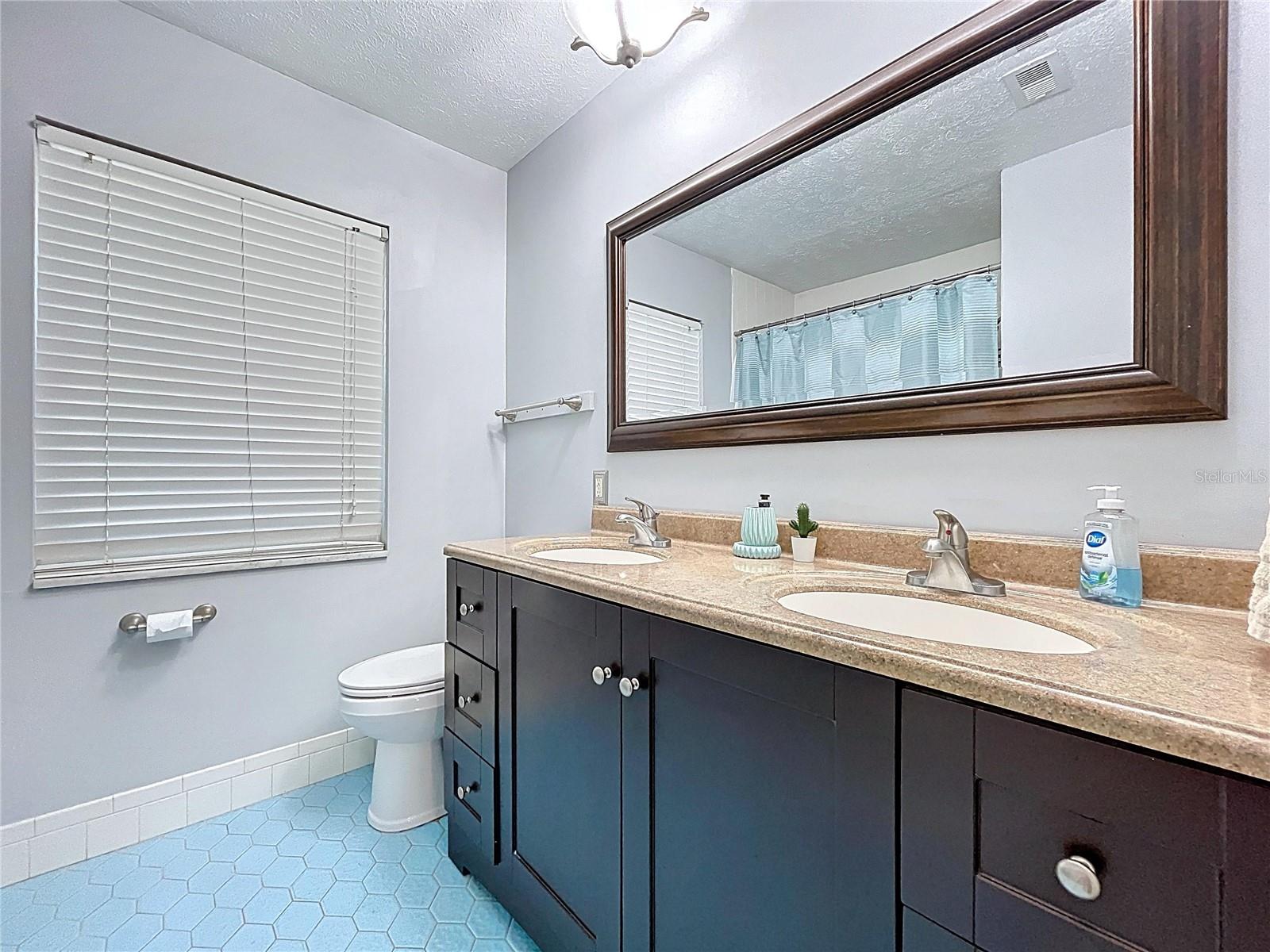 Image 26 of 54 For 611 Greenbriar Drive