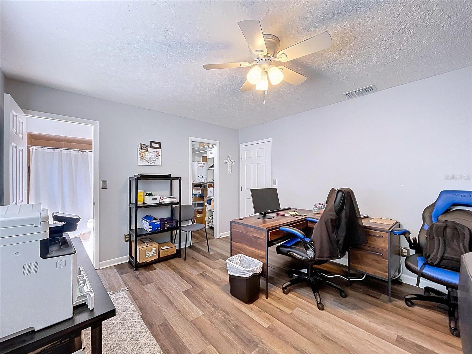 Image 31 of 54 For 611 Greenbriar Drive