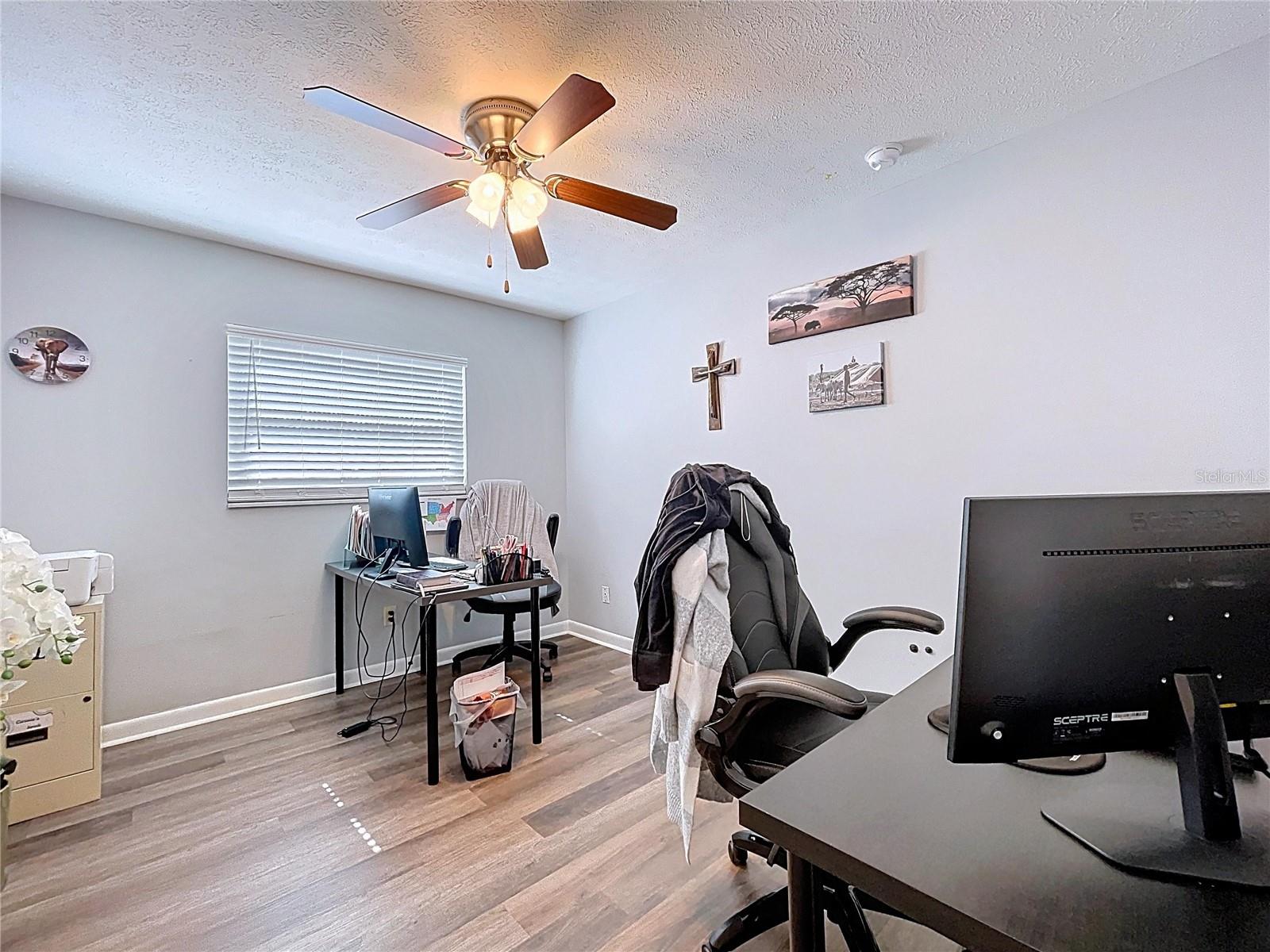 Image 33 of 54 For 611 Greenbriar Drive