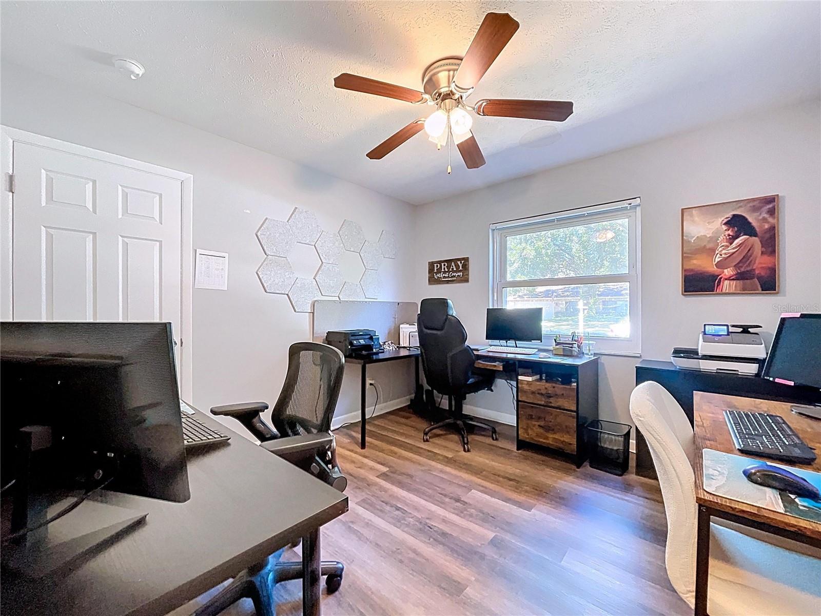 Image 36 of 54 For 611 Greenbriar Drive