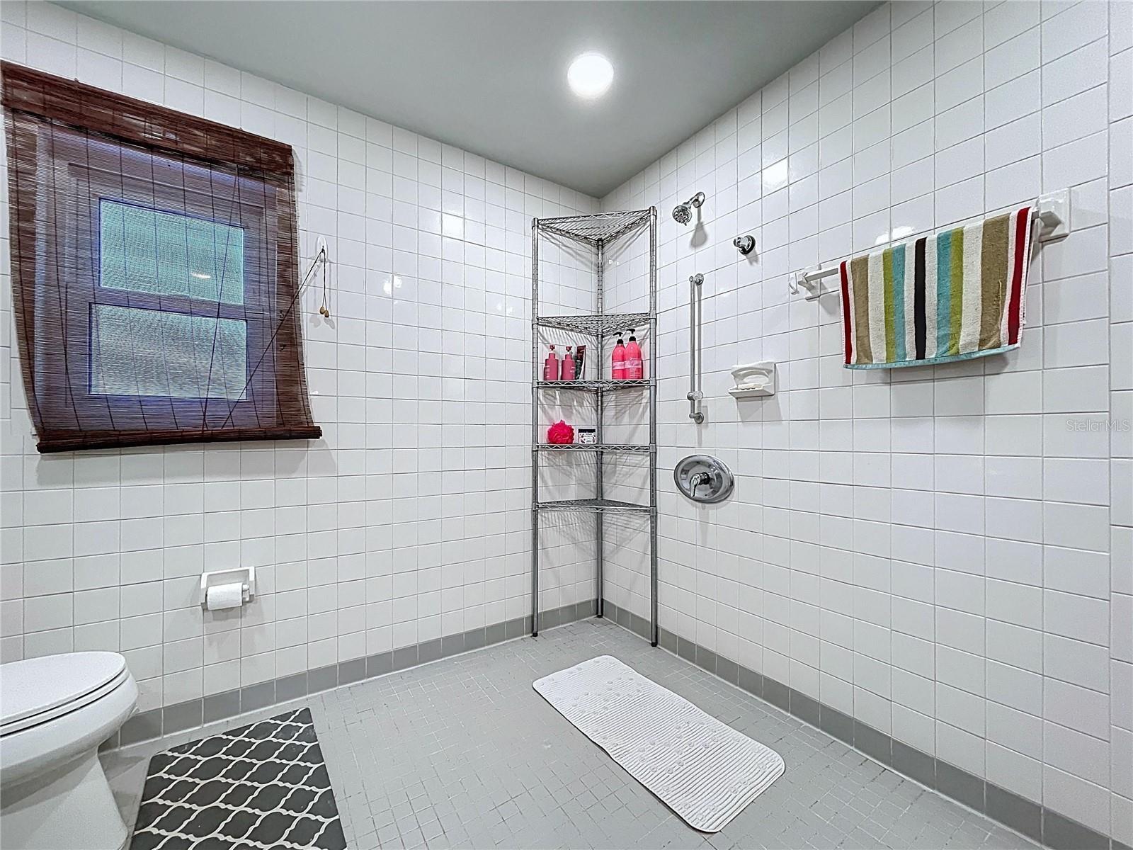 Image 39 of 54 For 611 Greenbriar Drive