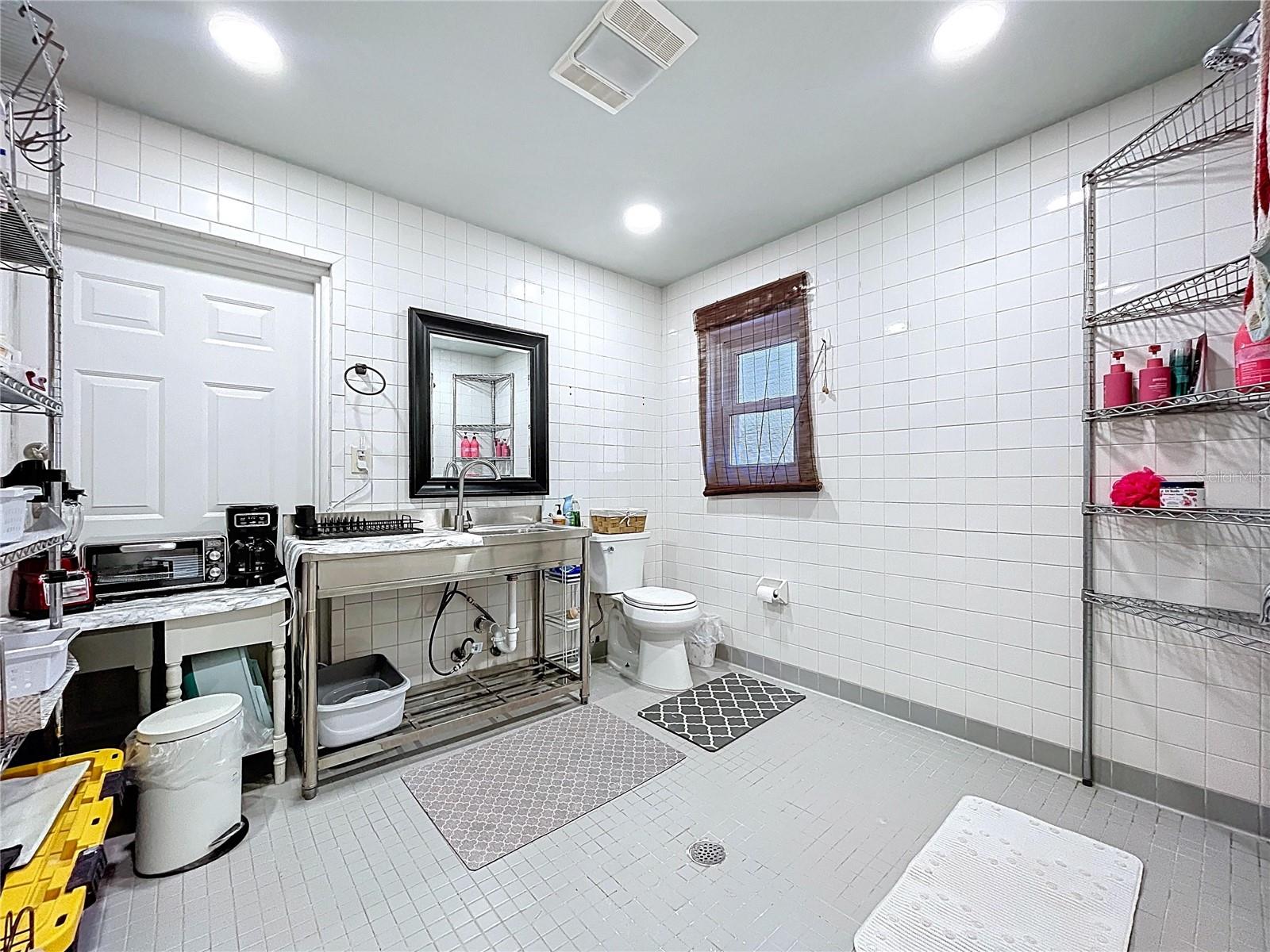 Image 40 of 54 For 611 Greenbriar Drive