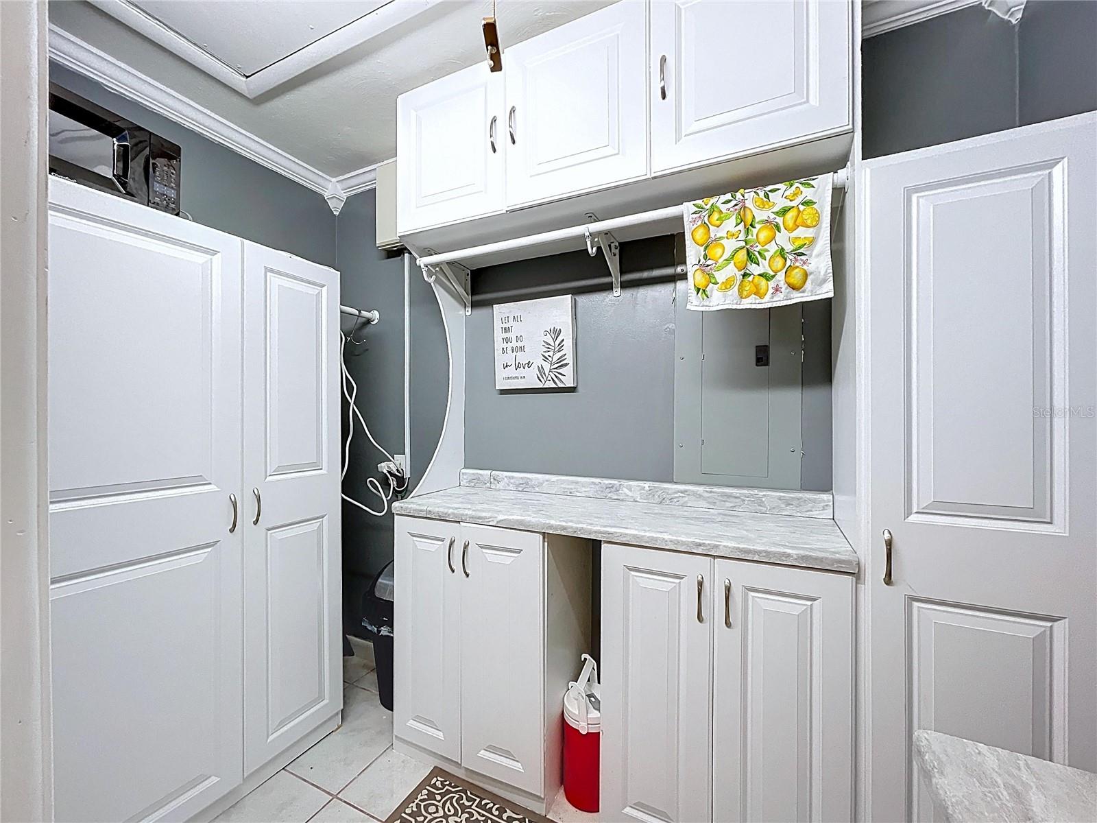 Image 42 of 54 For 611 Greenbriar Drive