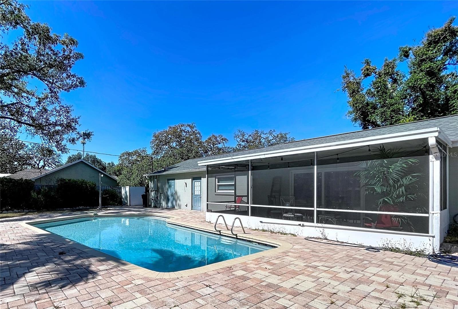 Image 6 of 54 For 611 Greenbriar Drive