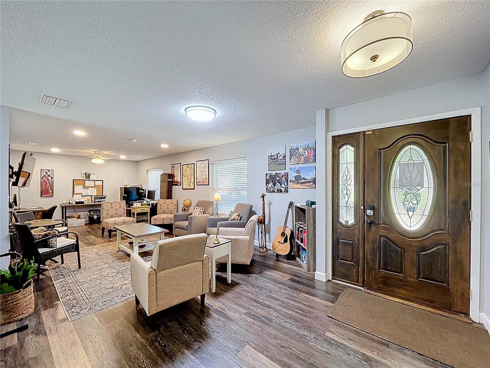 Image 9 of 54 For 611 Greenbriar Drive