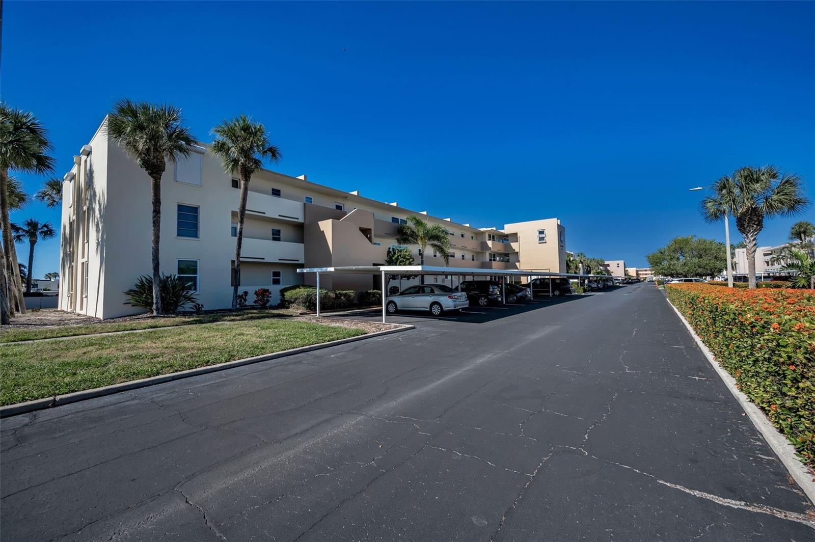 Image 36 of 75 For 7420 Bay Island Drive 374