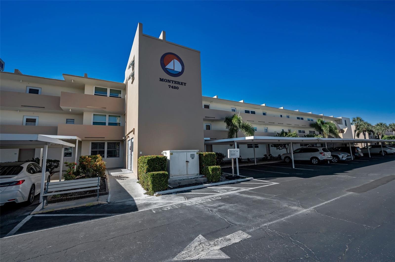 Image 37 of 75 For 7420 Bay Island Drive 374