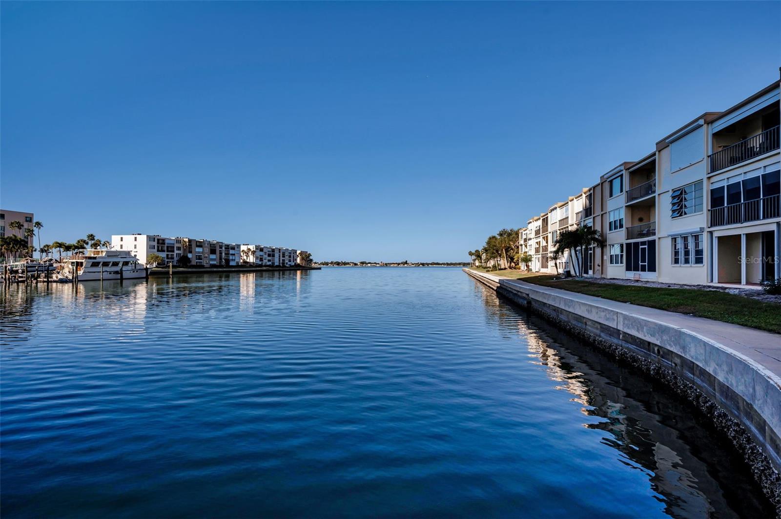 Image 44 of 75 For 7420 Bay Island Drive 374