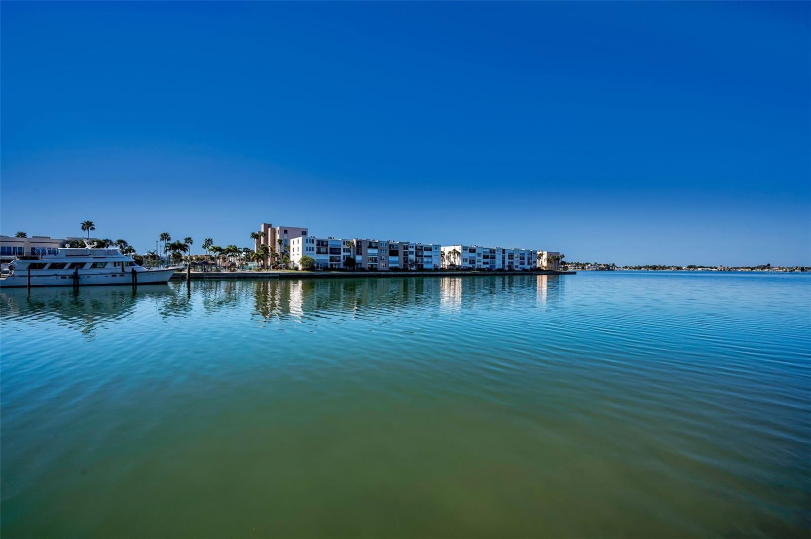 Image 45 of 75 For 7420 Bay Island Drive 374