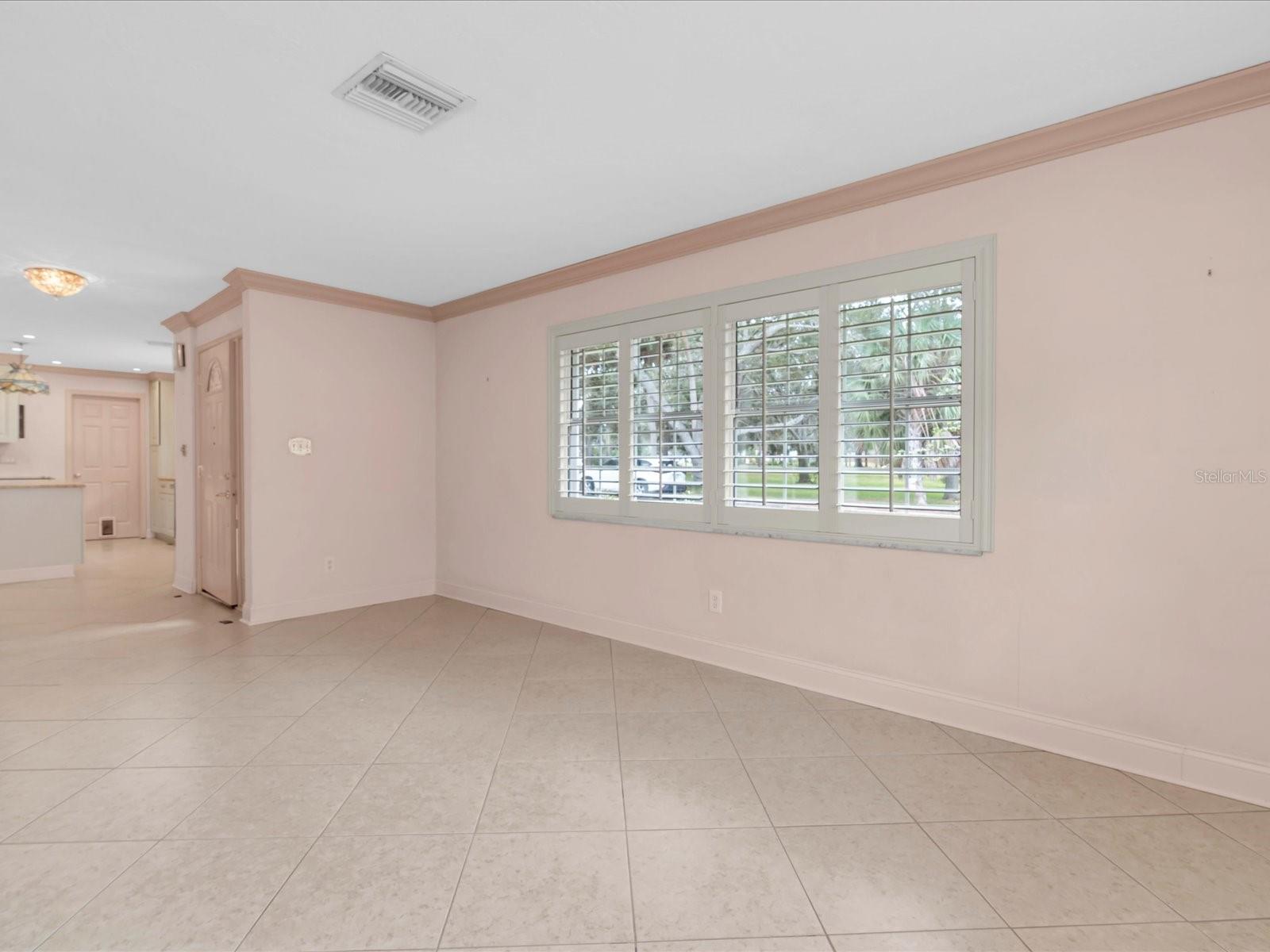 Listing photo id 9 for 8235 39th Avenue N