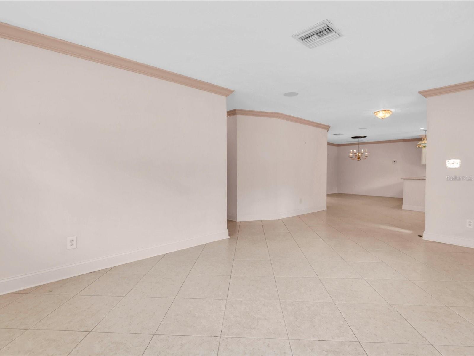 Listing photo id 11 for 8235 39th Avenue N