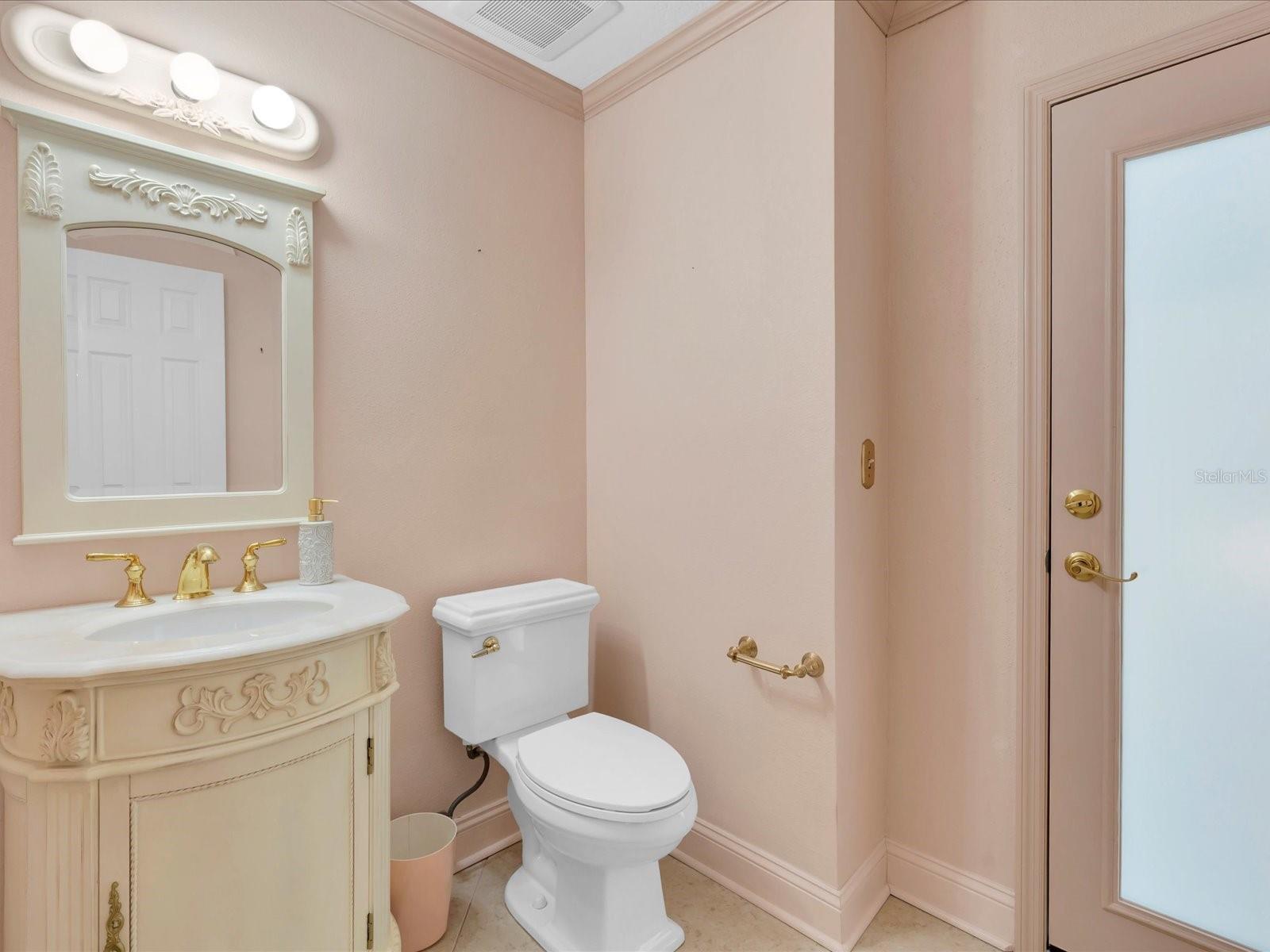 Listing photo id 13 for 8235 39th Avenue N