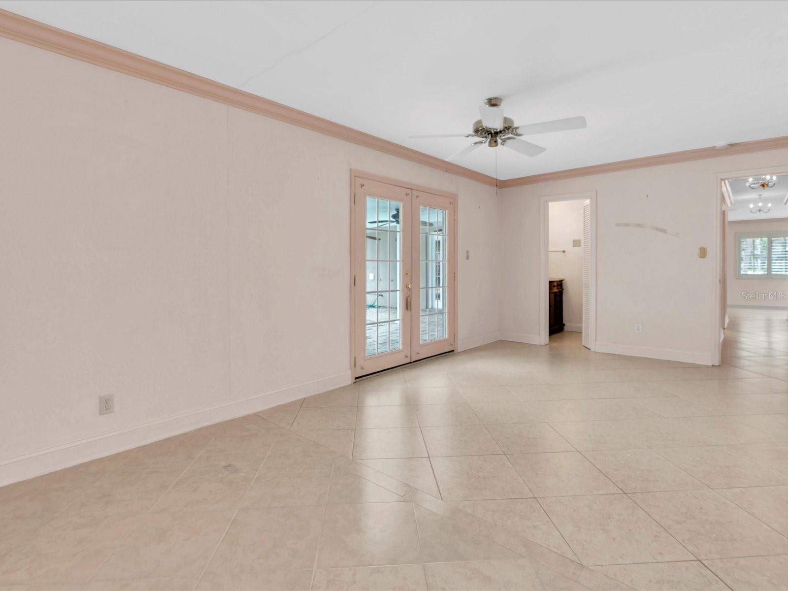 Listing photo id 15 for 8235 39th Avenue N