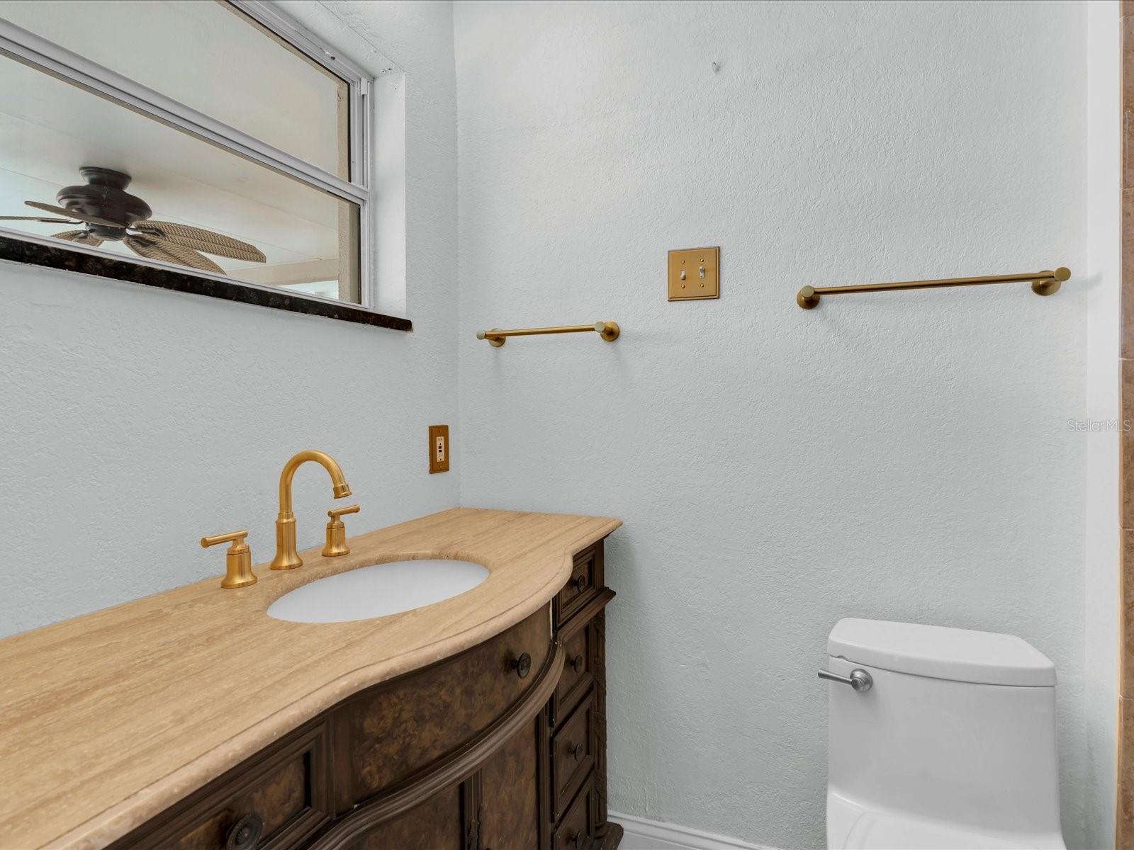 Listing photo id 16 for 8235 39th Avenue N