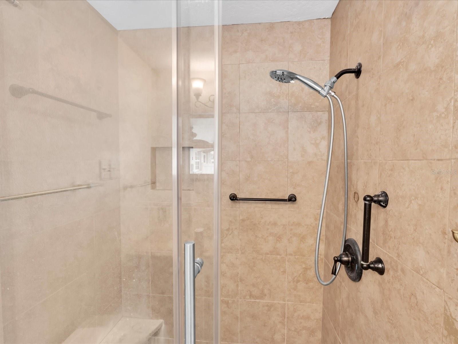 Listing photo id 17 for 8235 39th Avenue N