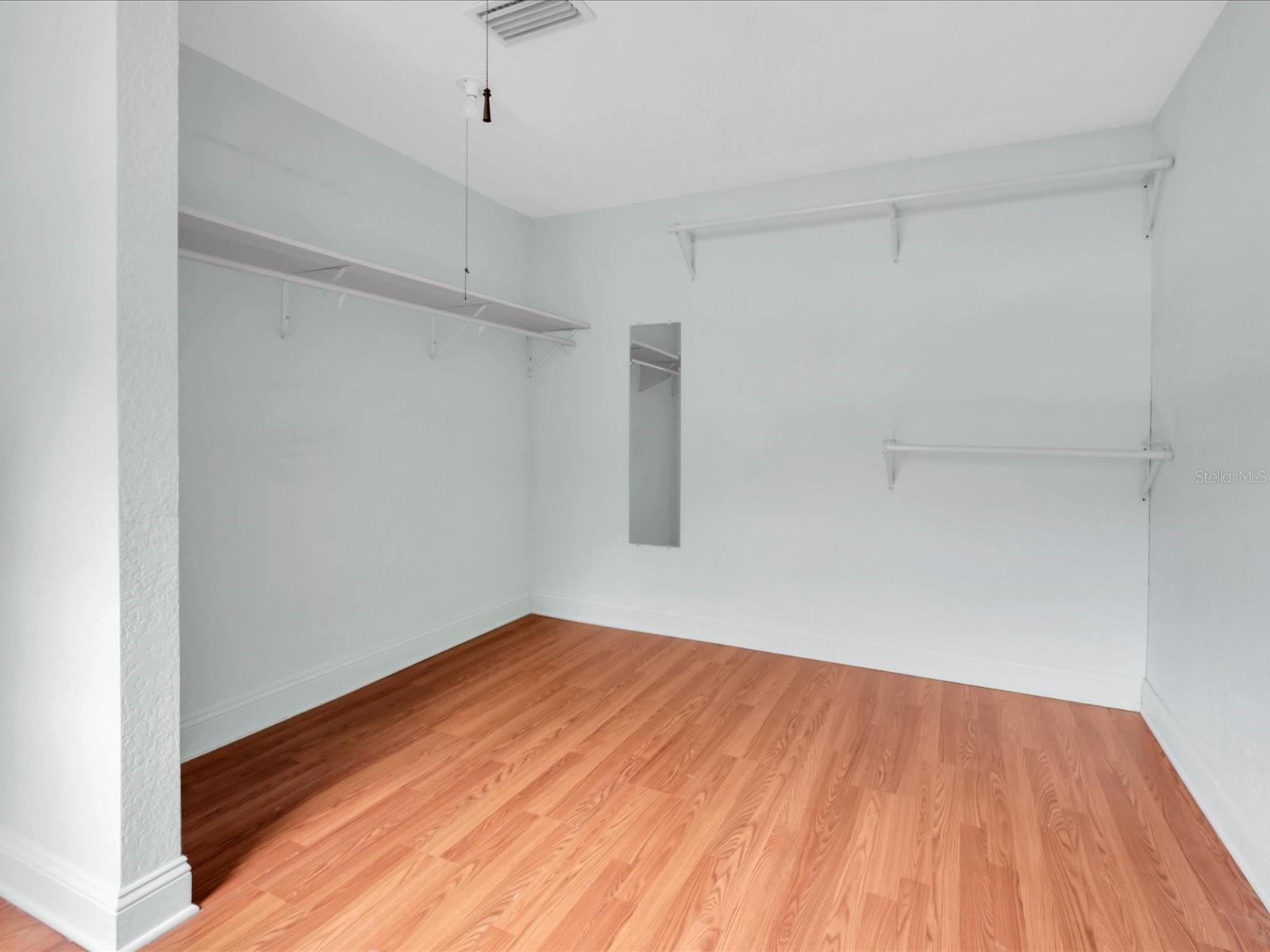 Listing photo id 18 for 8235 39th Avenue N