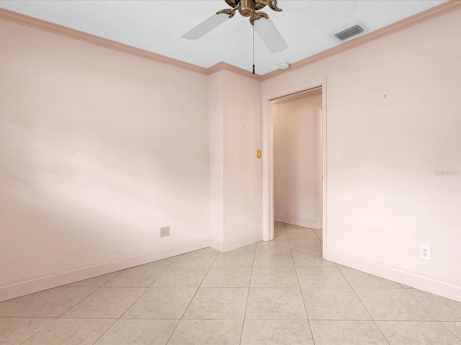 Listing photo id 20 for 8235 39th Avenue N