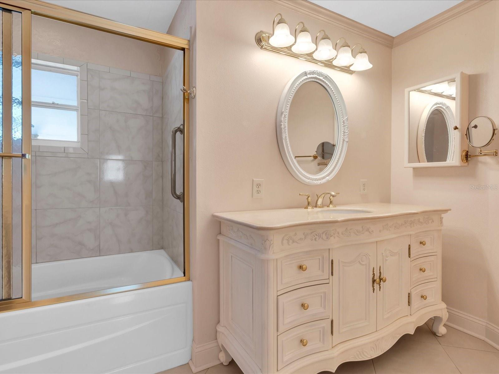 Listing photo id 21 for 8235 39th Avenue N