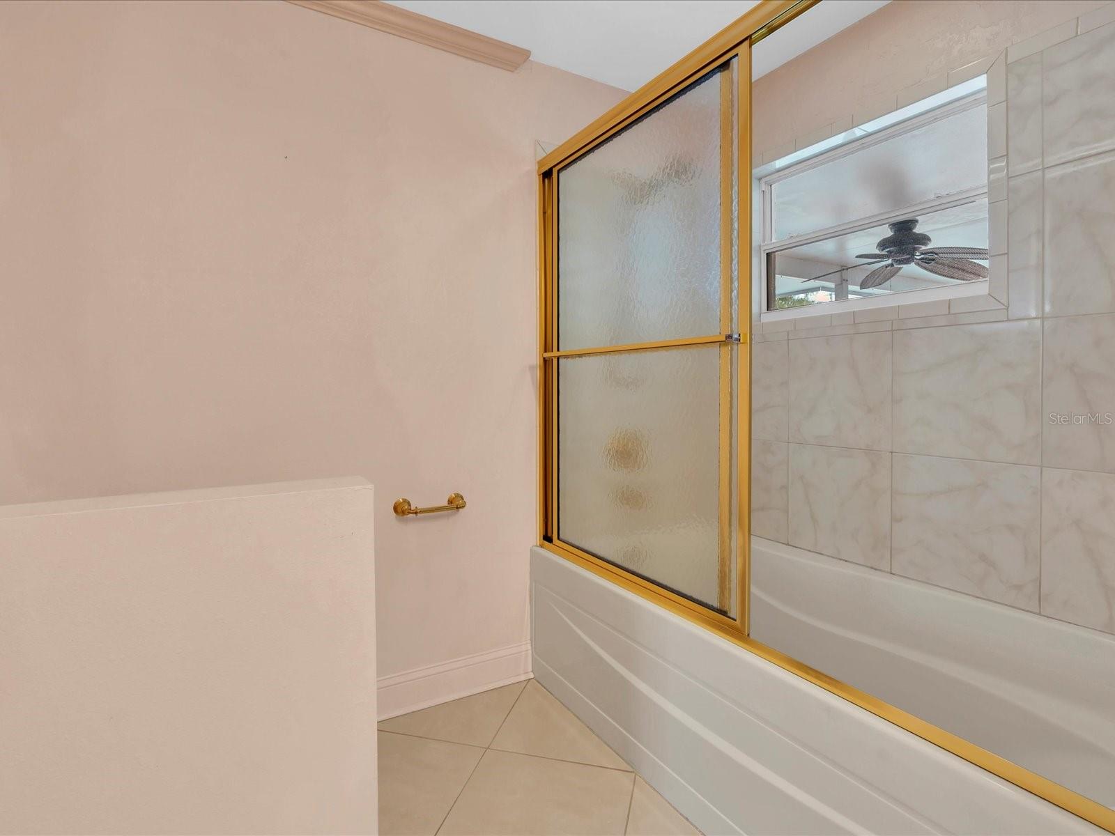 Listing photo id 22 for 8235 39th Avenue N